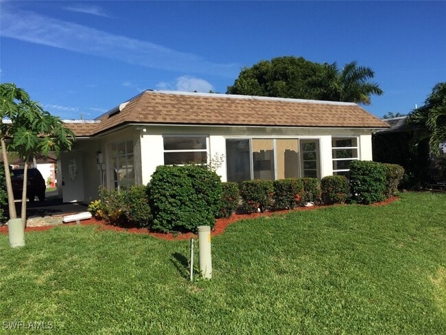 38 Knights Bridge Rd in Naples, FL - Building Photo - Building Photo