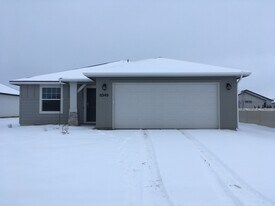 8349 E Dutchman St in Nampa, ID - Building Photo
