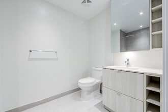 11 Yorkville Avenue in Toronto, ON - Building Photo - Building Photo