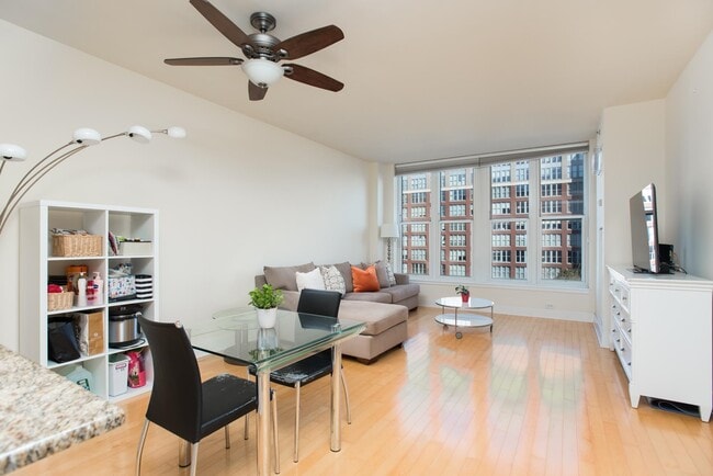 property at 1125 Maxwell Ln