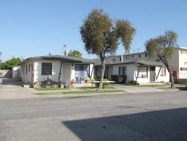 229 N 7th St in Montebello, CA - Foto de edificio - Building Photo