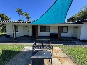 715 NE 6th St in Hallandale Beach, FL - Foto de edificio - Building Photo