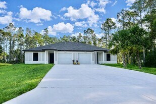 561 Nimitz Blvd in Lehigh Acres, FL - Building Photo