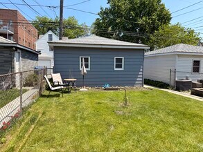 3423 N Ridgeway Ave, Unit Apt 1 in Chicago, IL - Building Photo - Building Photo