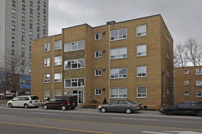 134 Lakeshore Rd W in Mississauga, ON - Building Photo - Primary Photo