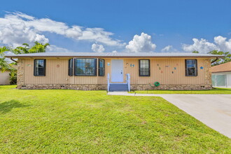 127 Bilbao St in Royal Palm Beach, FL - Building Photo - Building Photo