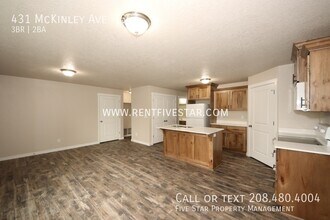 Sunnyside Place in Pocatello, ID - Foto de edificio - Building Photo