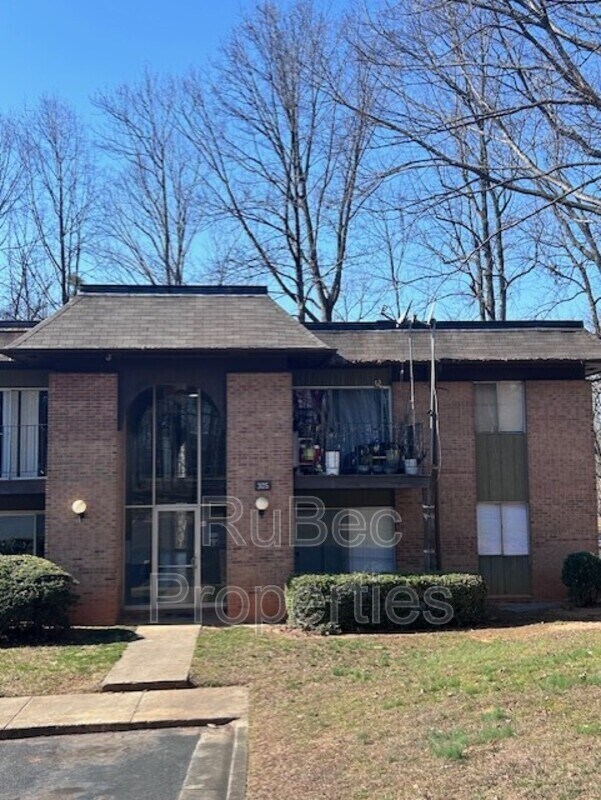 305 Orchard Trace Ln in Charlotte, NC - Building Photo - Building Photo
