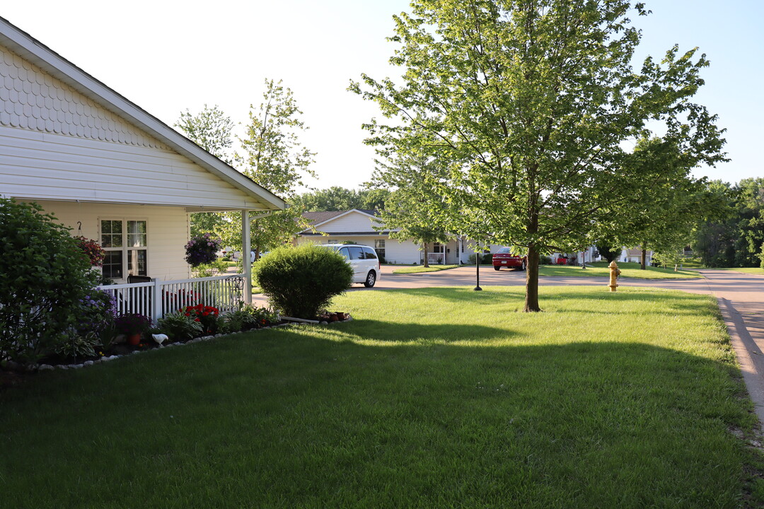 Meadowcrest Senior Apartments in Davenport, IA - Building Photo