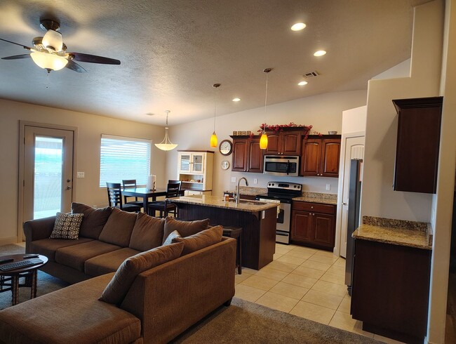 364 E Todd Pl in Washington, UT - Building Photo - Building Photo