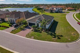 4604 Tobermory Way in Bradenton, FL - Building Photo