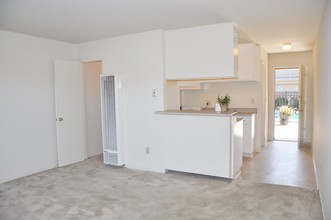 Coronado Apartments in Santa Cruz, CA - Building Photo - Building Photo