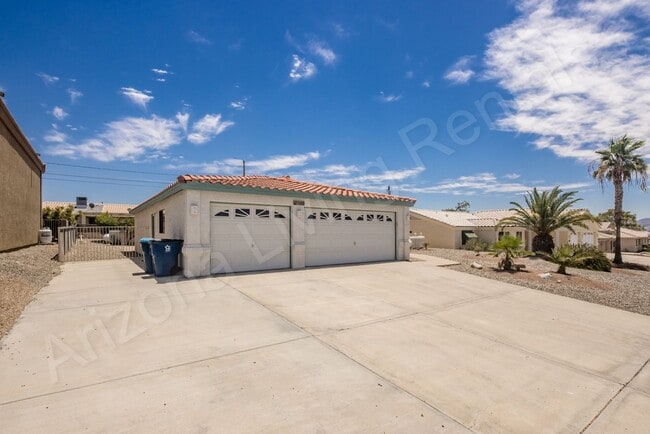 3088 Newport Dr in Lake Havasu City, AZ - Building Photo - Building Photo
