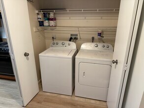 14201 Woolen Oak Ct in Aspen Hill, MD - Building Photo - Building Photo