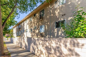 130 Michigan Ave in Pasadena, CA - Foto de edificio - Interior Photo