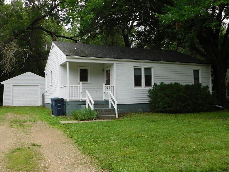 1504 Edgemoor Dr in El Dorado, KS - Building Photo