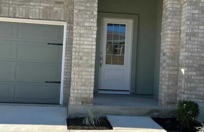 1821 Boggy Crk Rnch Rd in Andice, TX - Building Photo