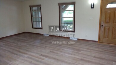 8249 Imperial Dr in Franklin, WI - Building Photo - Building Photo