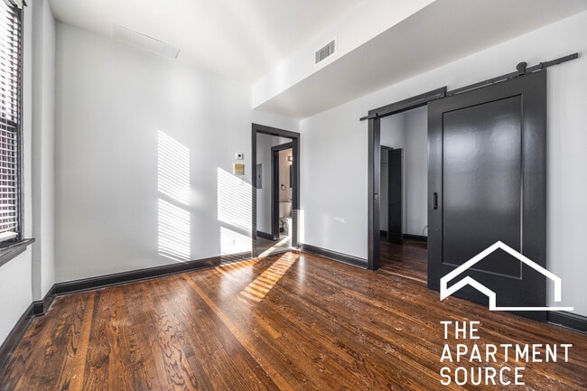 1000 N Mozart St, Unit 3w in Chicago, IL - Building Photo - Building Photo