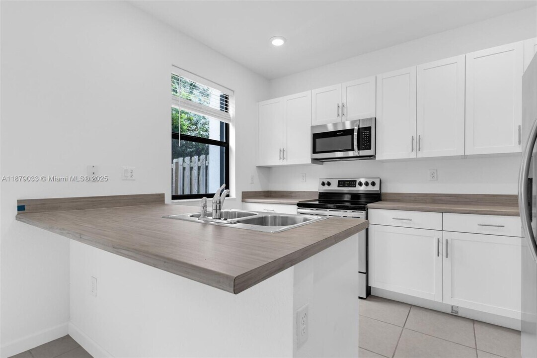 28716 SW 134th Ct in Homestead, FL - Building Photo