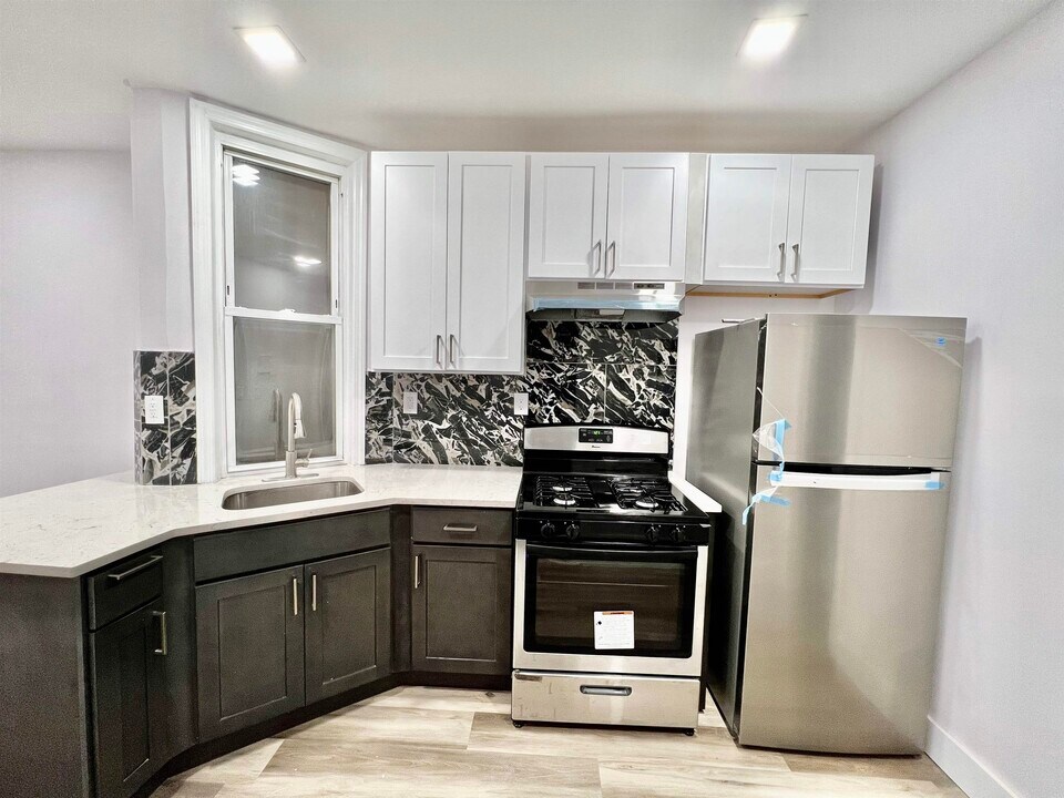 47 Logan Ave in Jersey City, NJ - Building Photo