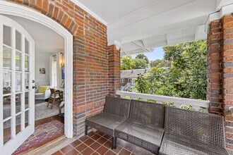 536 Hawthorne Ln in Charlotte, NC - Building Photo - Building Photo