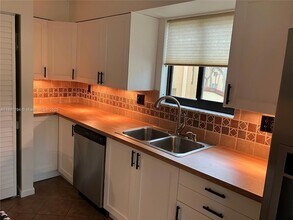 15405 Miami Lakeway N, Unit 209 in Miami Lakes, FL - Building Photo - Building Photo