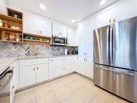 2311 S Cypress Bend Dr in Pompano Beach, FL - Building Photo