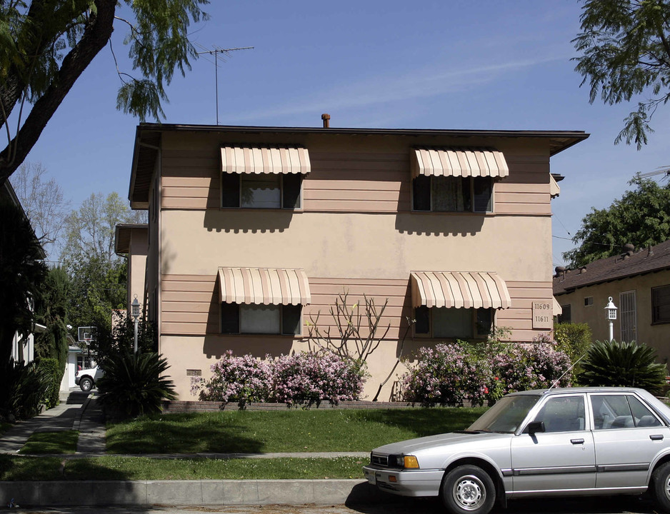 11609 Broadway in Whittier, CA - Building Photo