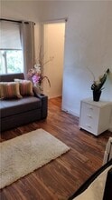 5365 Hillcrest St, Unit 3 in Pittsburgh, PA - Building Photo - Building Photo