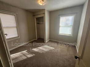 2146 Rhode Island St in Lawrence, KS - Building Photo - Building Photo