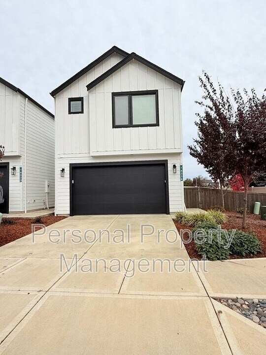 16336 NE 21st St in Vancouver, WA - Building Photo