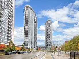 125 Village Green Square in Toronto, ON - Building Photo