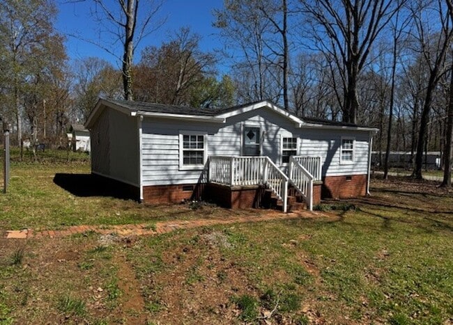 213 Walker Dr in Lincolnton, NC - Building Photo - Building Photo