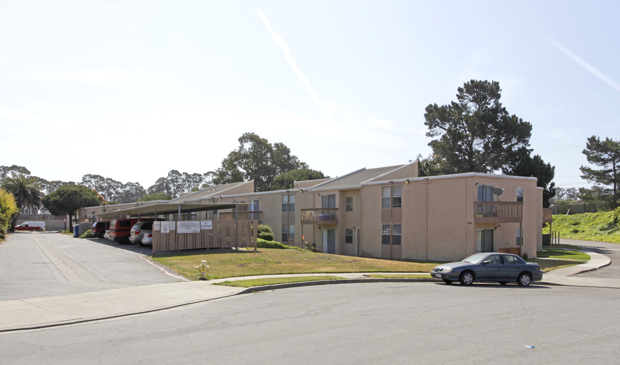 Parkside Manor in Salinas, CA - Building Photo