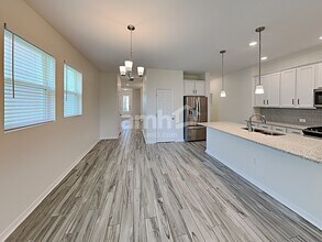 6117 Voyagers Pl in Apollo Beach, FL - Foto de edificio - Building Photo