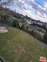5245 Maymont Dr in Los Angeles, CA - Building Photo