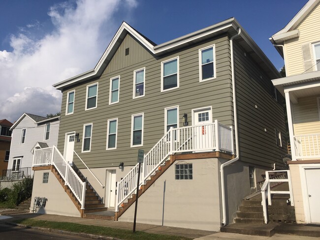 413 Concord Ave, Unit 1st Floor in Greensburg, PA - Building Photo - Building Photo
