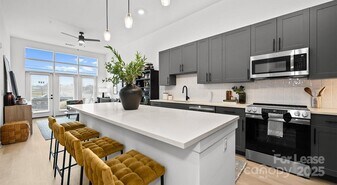 704 W Tremont Ave in Charlotte, NC - Building Photo