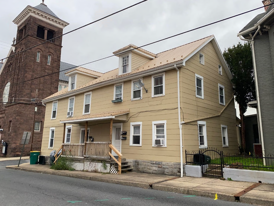 103 S Church St in Waynesboro, PA - Building Photo