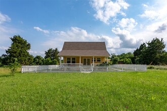 404 N Meyersville Rd in Brenham, TX - Building Photo - Building Photo