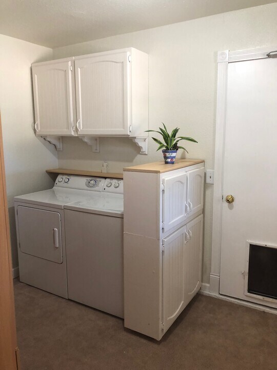 18454 Walnut St in Hesperia, CA - Building Photo