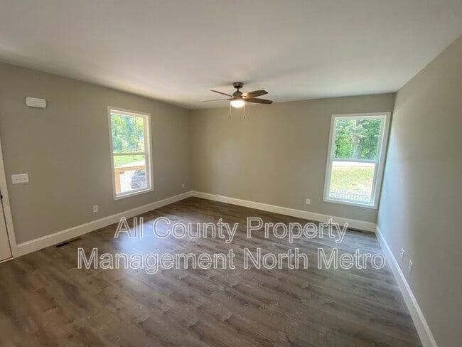 5390 Valley Dr in Cumming, GA - Building Photo - Building Photo