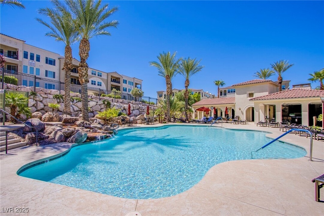 2555 Hampton Rd in Henderson, NV - Building Photo