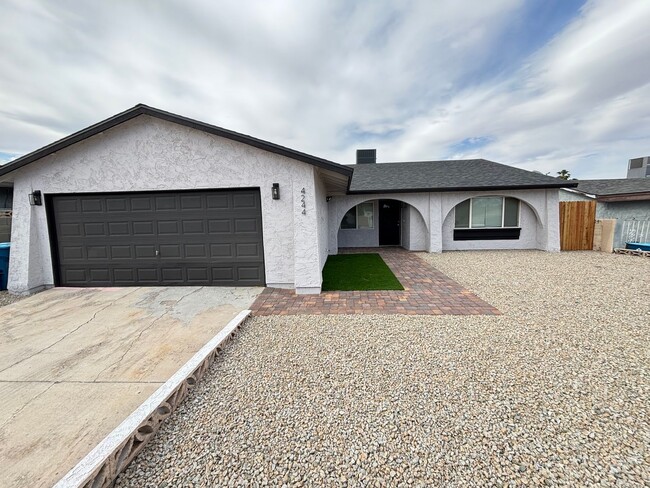 4244 Chafer Dr in Las Vegas, NV - Building Photo - Building Photo