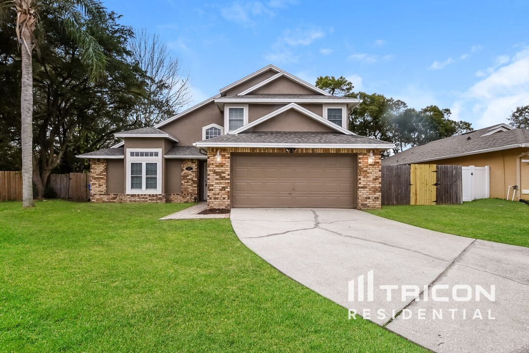 1088 Sugarberry Trail in Oviedo, FL - Building Photo