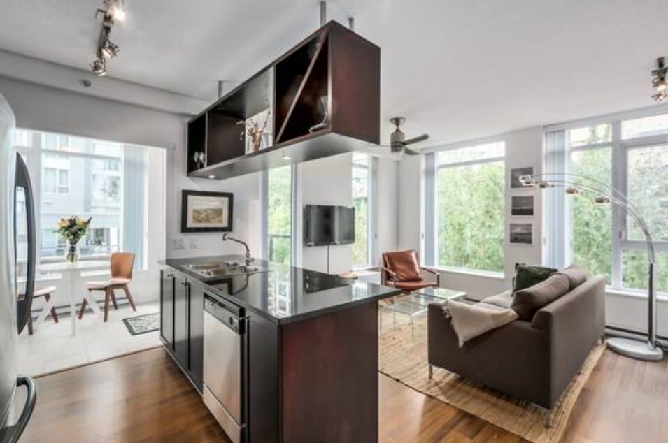 1001 Homer St in Vancouver, BC - Building Photo