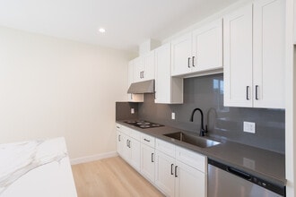 8601 Delco Ave in Winnetka, CA - Foto de edificio - Building Photo