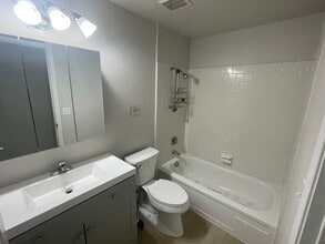 3228 SW Dolph Ct in Portland, OR - Building Photo - Building Photo