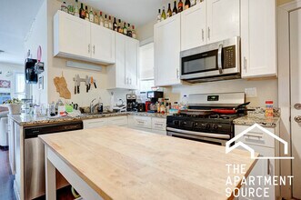 2619 W Superior St, Unit CH in Chicago, IL - Building Photo - Building Photo